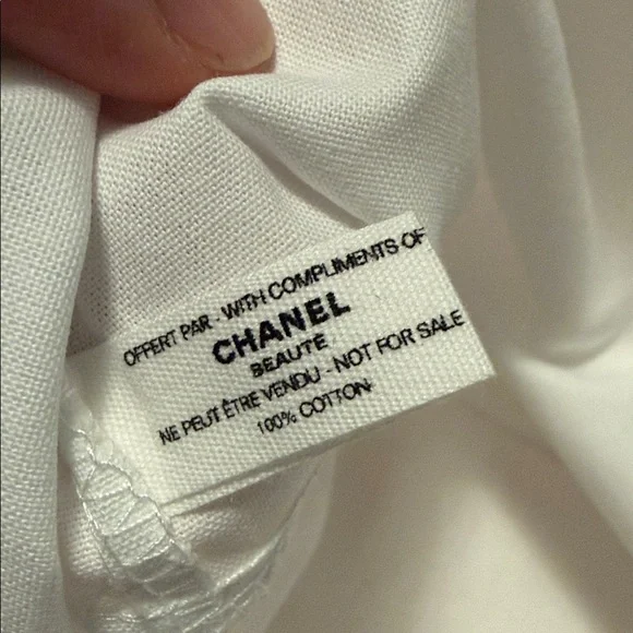 CHANEL Cosmetic Dust Bag - Picture 4 of 4